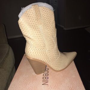 Snakeskin beige cowboy boots